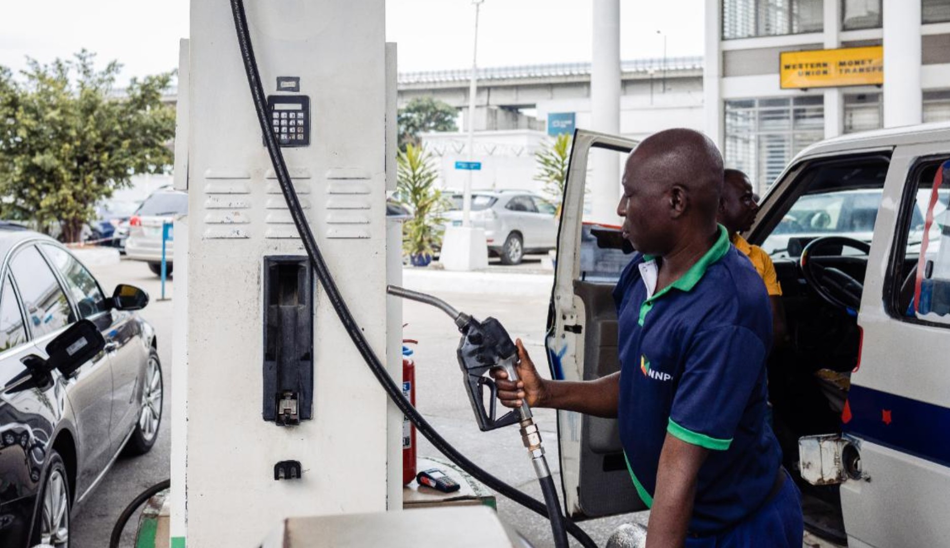 FG’s 30-day petrol discount sparks opposition backlash