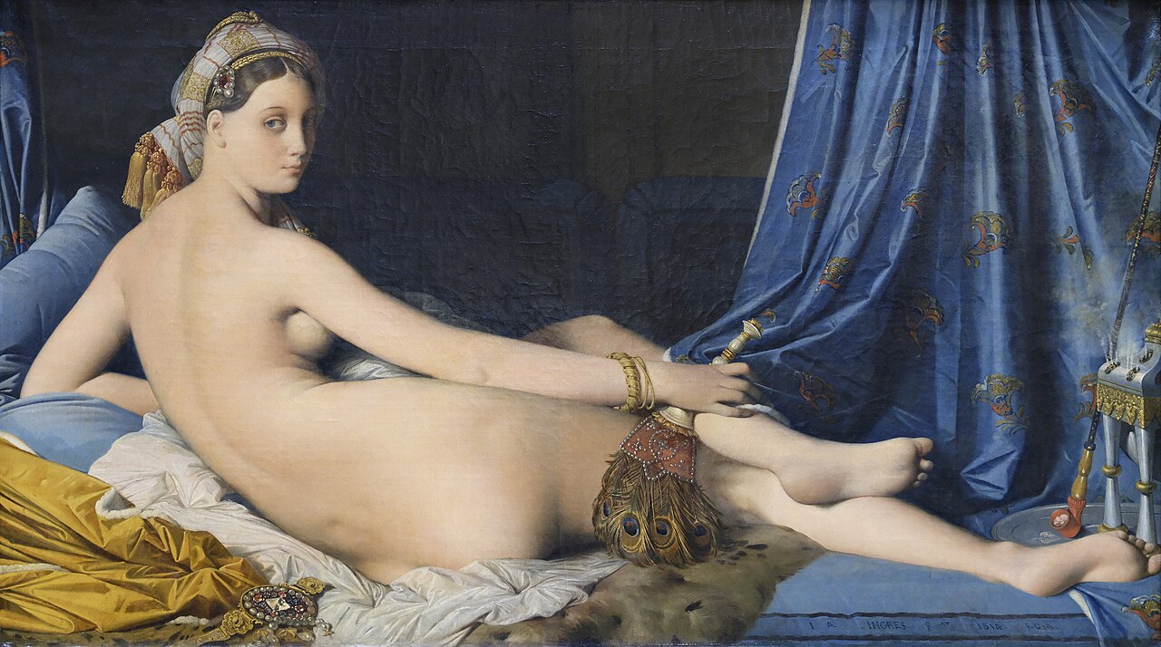 La Grande Odalisque d'Ingres fut critiquée pour une déformation spectaculaire de l'anatomie. Laquelle ?