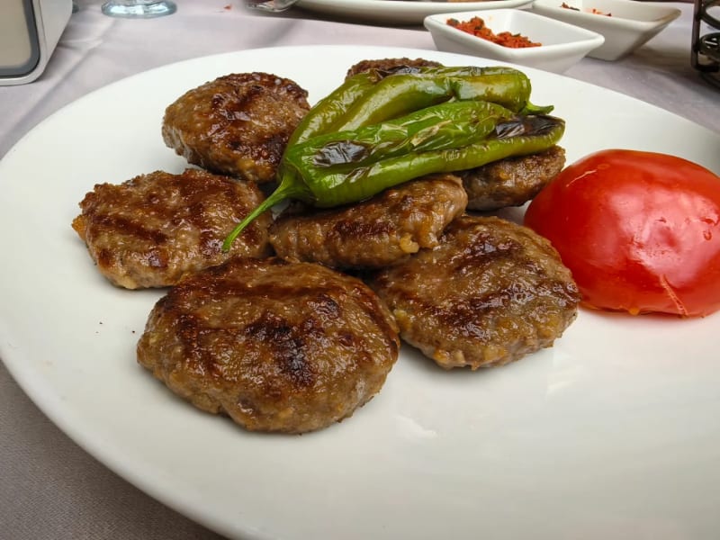 Cemilusta Akçaabat Köftecisi yemek fotoğrafı
