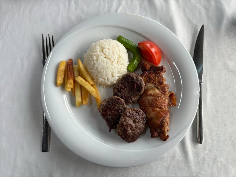 Kağıthane Belediyesi Nurtepe Sosyal Tesisleri yemek fotoğrafı