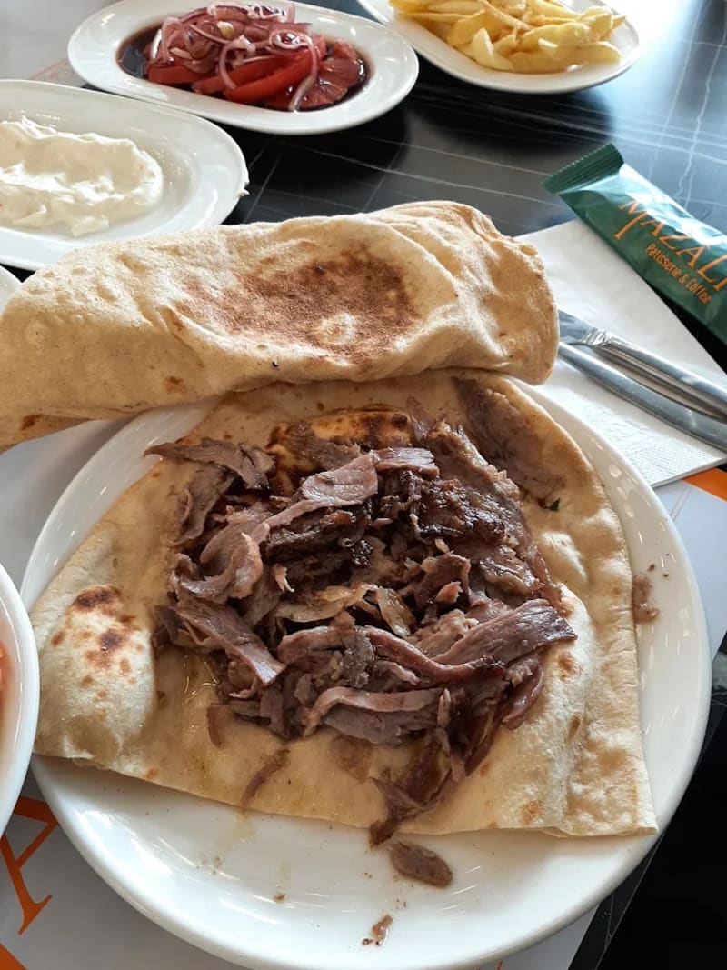 Mazâli Patisserie & Döner yemek fotoğrafı