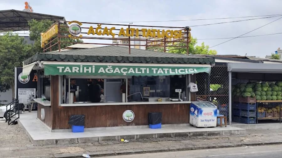Tarihi Ağaçaltı Tatlıcısı
