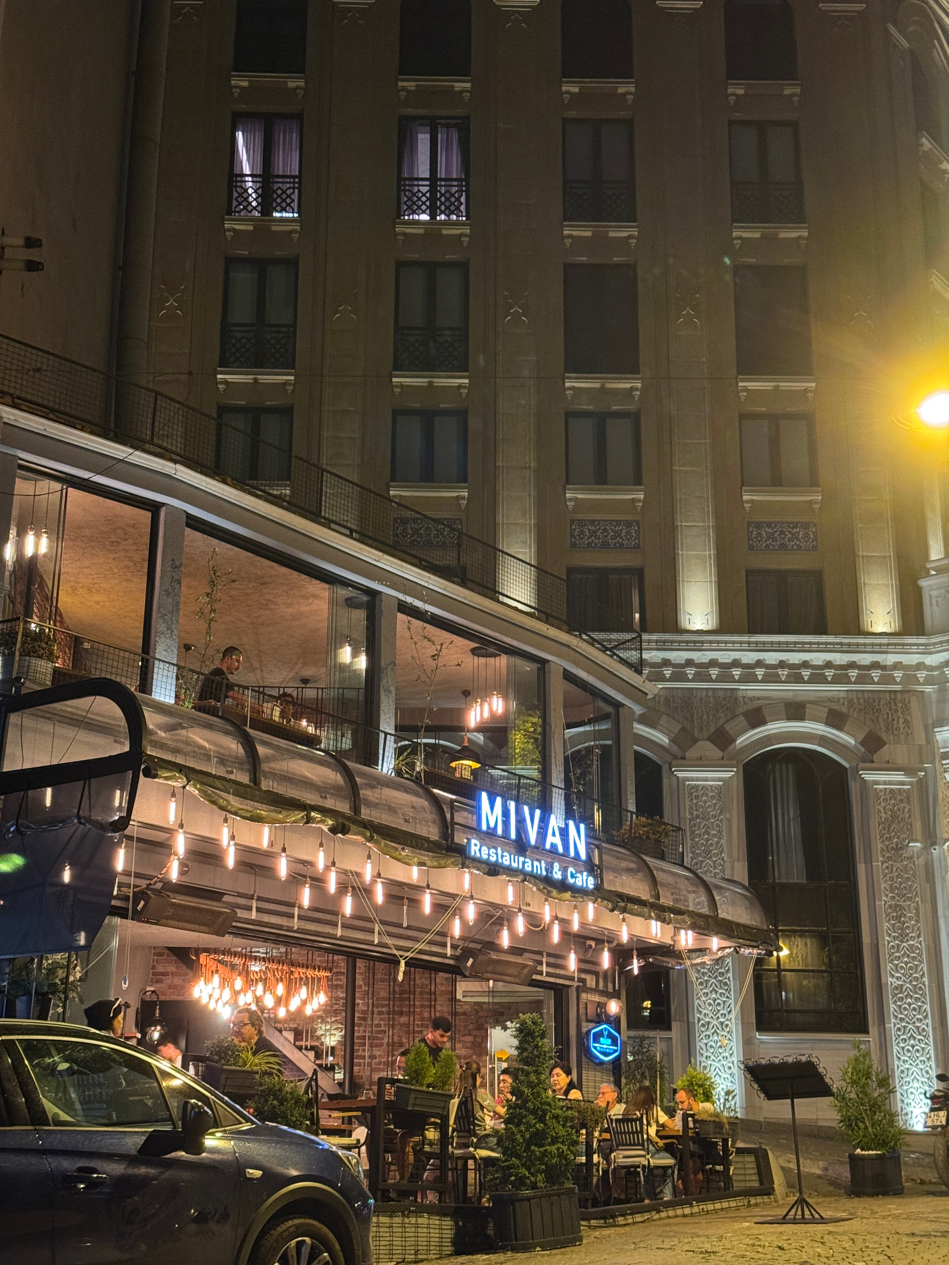 Mivan Restaurant Cafe