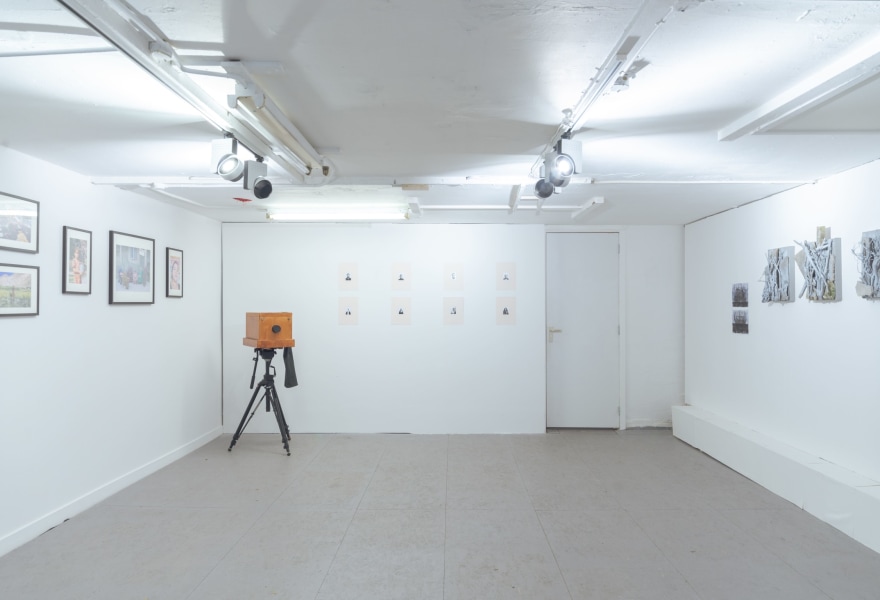 Allesbepalend beton en een out of context camera