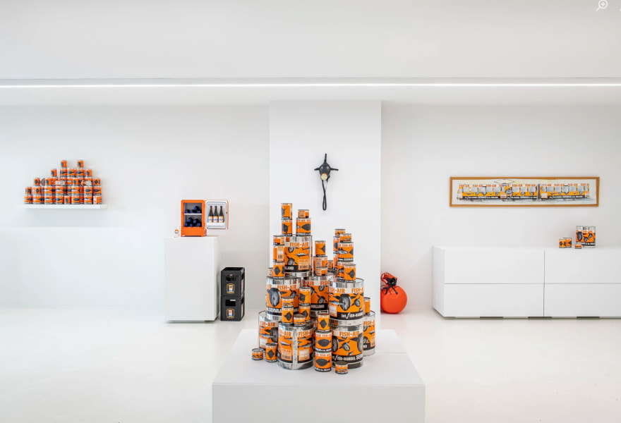 The fascinating fleetingness of a fishy smell or a humorous look at the work of Servaas Schoone