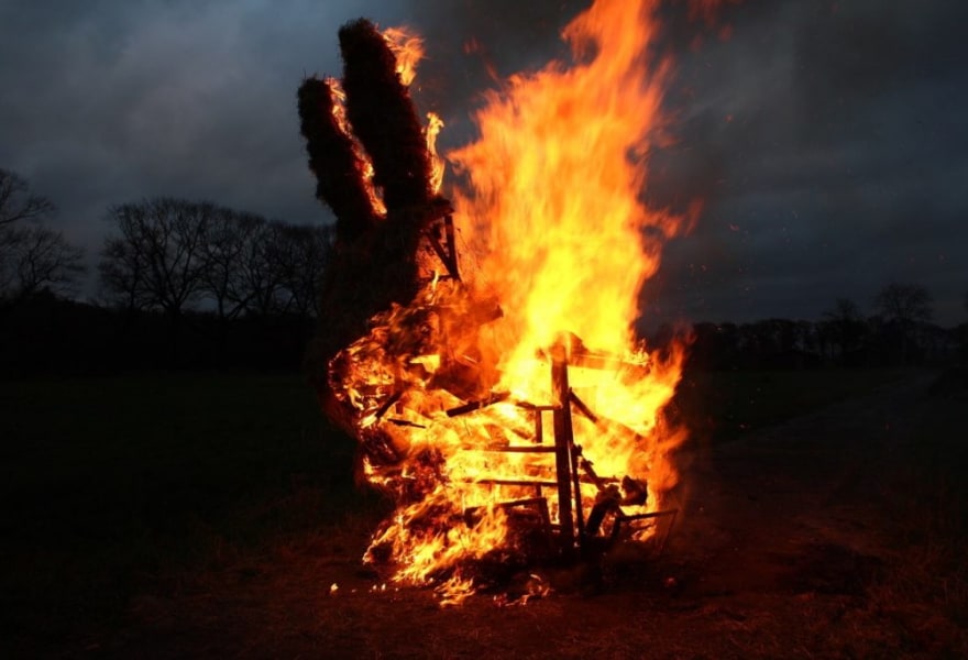 De Gloeiige - Erik van Lieshout over zijn nieuwe project, boerenkunst en een metershoog konijn