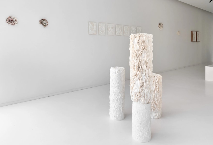 The fragile harmony of unreadable words