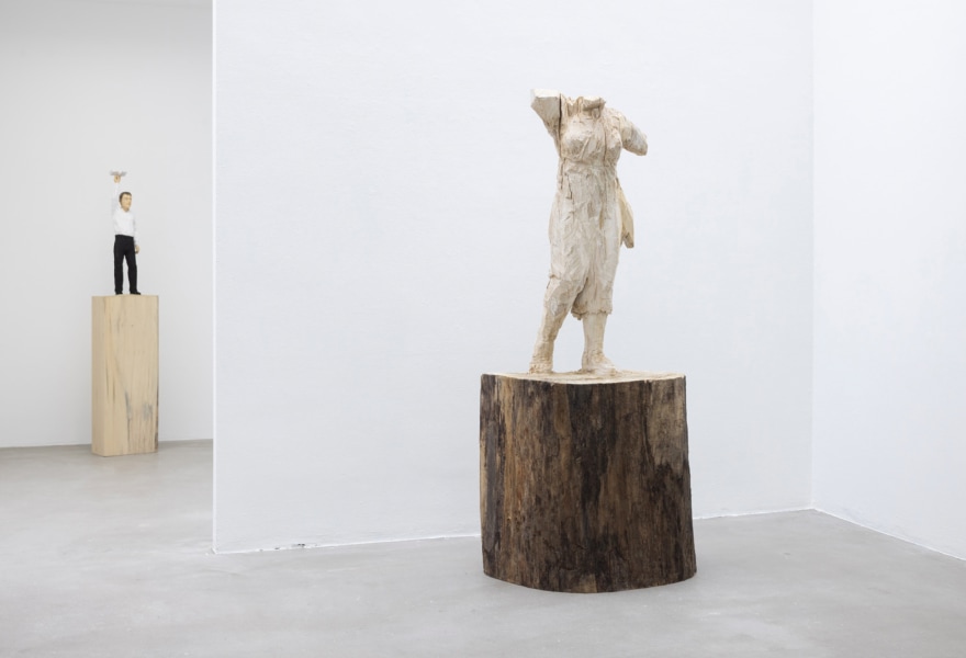 Stephan Balkenhol: hout als spiegel van de menselijke vorm