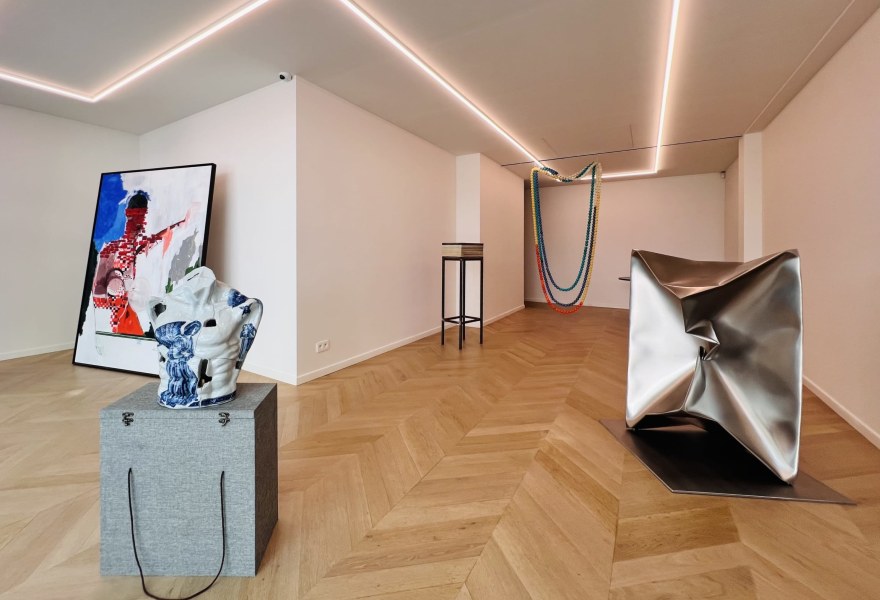 Five walls as a framework at Coppejans Gallery: what happens when the walls remain empty