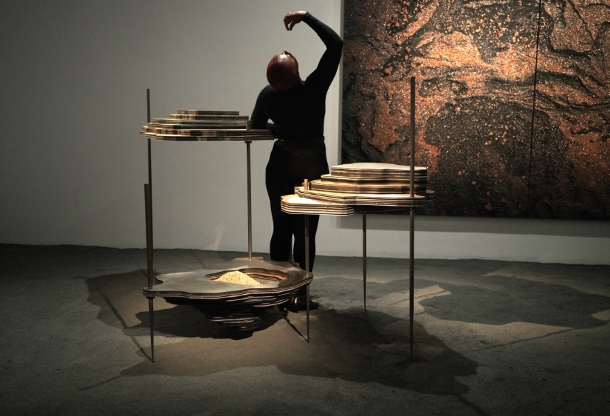 Earthing and Unearthing: Een nieuw kunstwerk van Otobong Nkanga op Art Rotterdam 2026