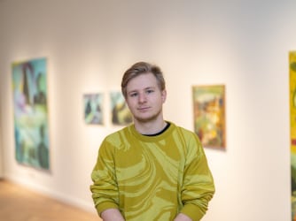 Sam Hersbach: chaos hidden behind cheerful scenes