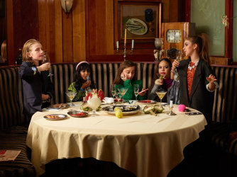 Grotesk en gehaast: de absurde wereld van volwassenen door kinderogen