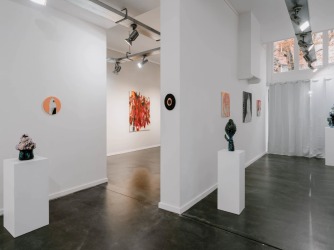 Rood als verbinding, Lotte Wieringa’s dans van kleuren