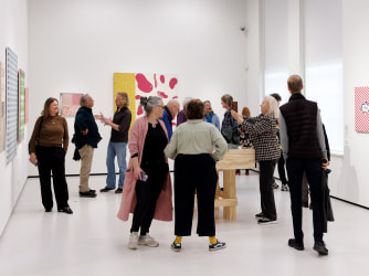 Ontdek in Stedelijk Museum Schiedam hoe Daan van Golden de grenzen van originaliteit oprekte