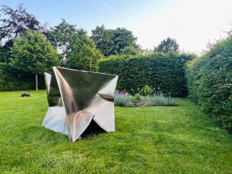 Zomerbeelden achter glas
