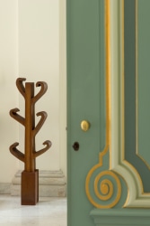 Warffemius, curly in Huis Schuylenburch Den Haag