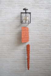 Guido Geelen, zonder titel, klok muurfragment, passer