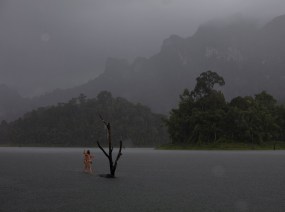 Tine Guns, Eves Fighting