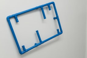 Alice Janne, N°266/bleu.plastique.grille