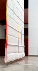 Dominique De Beir, [Rideau] Papiers blac/coloré