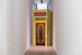 Aaron-Victor Peeters, Untitled (Hardcore films, continuous show)