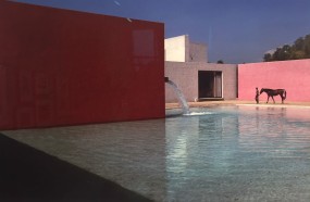 René Burri, Pferdestall und Pool, Gebäude von Luis Barragán & Andrés Casillas, Mexico
