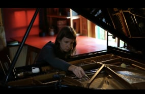 Zoë d’Hont, Performance of composition ‘Ear-walking Woman’