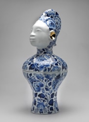 Boris van Berkum, Kabra Blauw lidded vase - decoration Peony