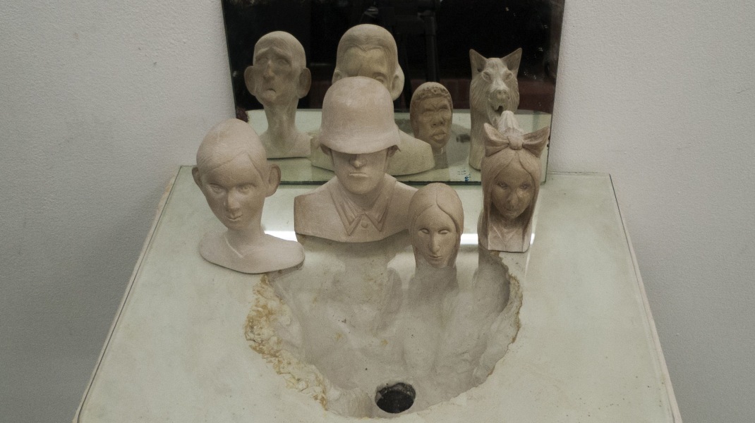 Tobias Gerber, Badewanne/Visagen (Bathroom/Faces)
