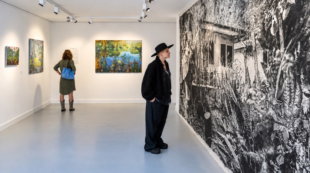 Lise Sore, Volkskrant, 14 September 2026: ‘En dat is drie: Museum More breidt uit met een nieuwe vestiging in de bossen‘ by Mariette Haveman.
