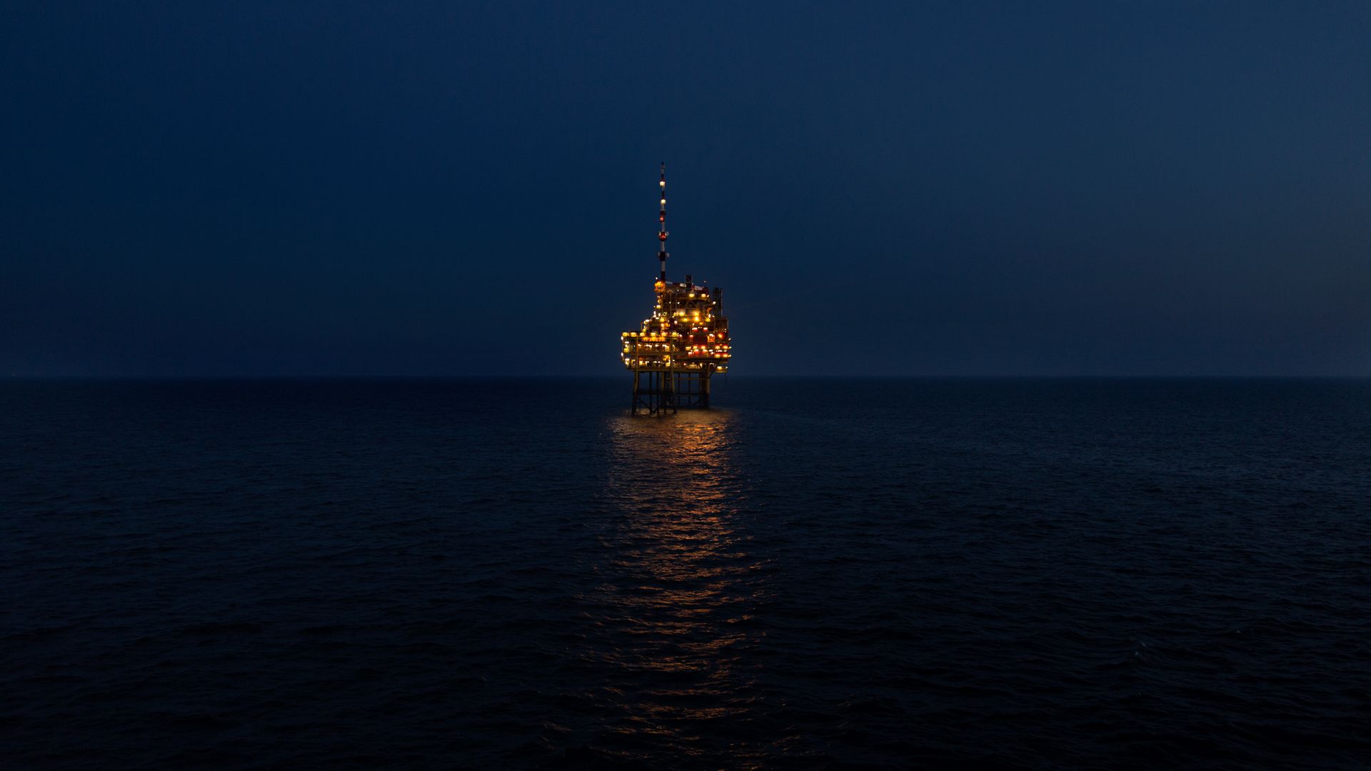 500 meters afar, night time | Tanja Engelberts | Gallery...