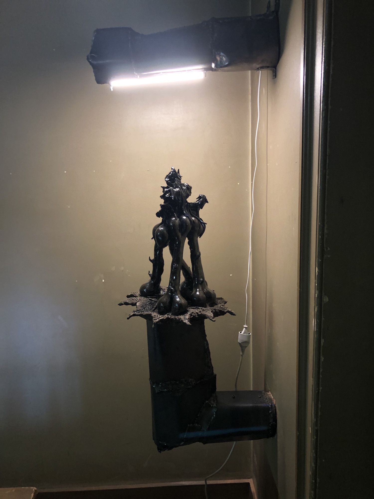 high pedestal high culture ? Daan Peeters Gallery Vi...