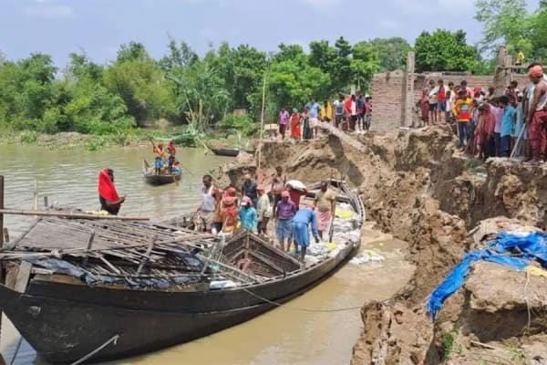 Ganga riverbank erosion leaves families homeless in Malda