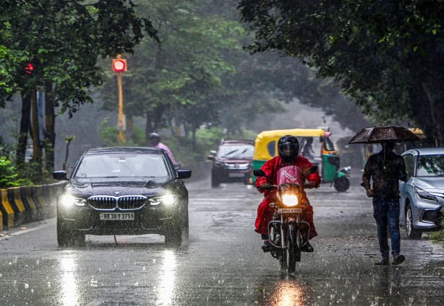 Heavy rainfall causes waterlogging and traffic disruption in Delhi-NCR as Odisha remains under red alert