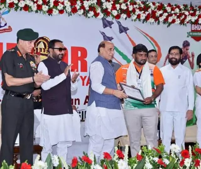 Rajnath Singh addresses Sindoor Maharaktadan Yatra blood donation camp at Delhi Cantt