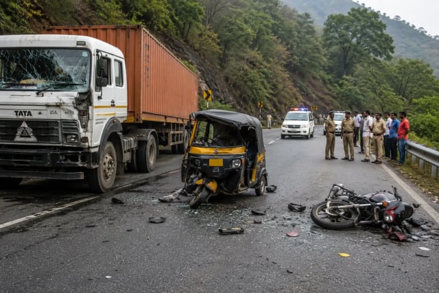 Police investigate fatal road accident involving container truck in Latehar Jharkhand
