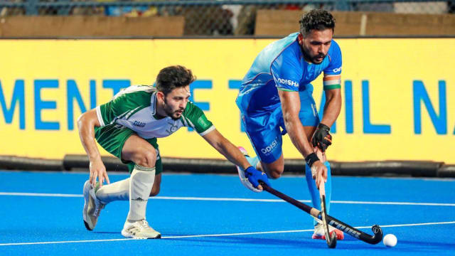 India and Pakistan hockey players compete during the FIH Men's Hockey World Cup 2026 in Amstelveen.