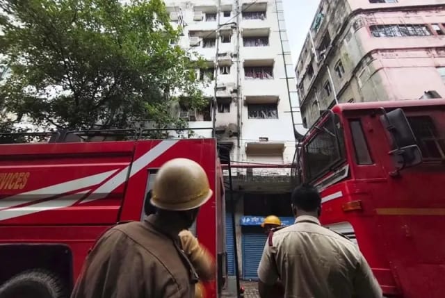 Kolkata Hotel Fire Kills 9, Including Child; Six Injured in Central Kolkata Blaze - NationPath Image