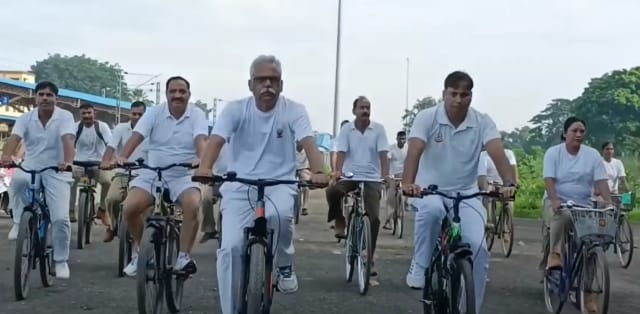 BSF personnel participate in Sunday on Cycle rally in Murshidabad