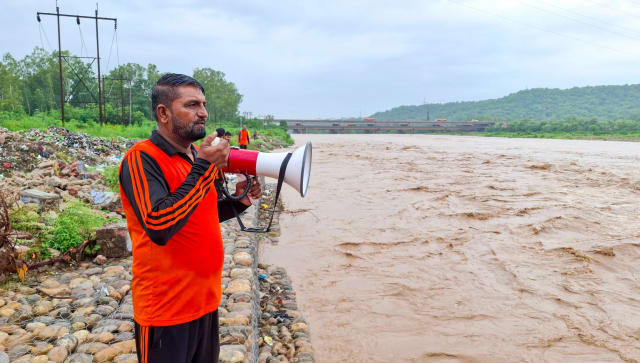 Rajouri Police and SDRF personnel during a river rescue operation