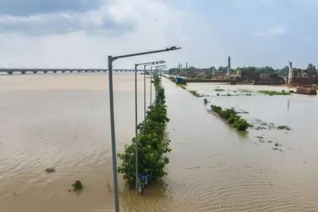 Floodwater reaches cremation grounds along the Ganga in Patna