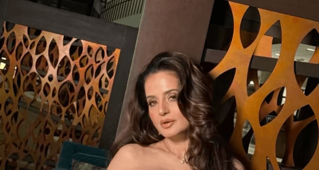 Ameesha Patel’s Mumbai Home Robbed, ₹5 Lakh Jewellery Stolen - NationPath Image