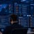 Ομάδα security operations παρακολουθεί και διερευνά alerts από εταιρικά endpoints, identities και cloud συστήματα