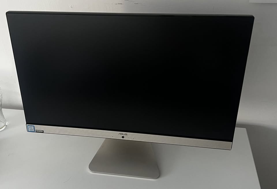 Eladó felújított, garanciális Monitor és Számítógép egyben? Stílus, teljesítmény és helytakarékosság Asus V222U All-in-One Szegeden – azonnal elvihető