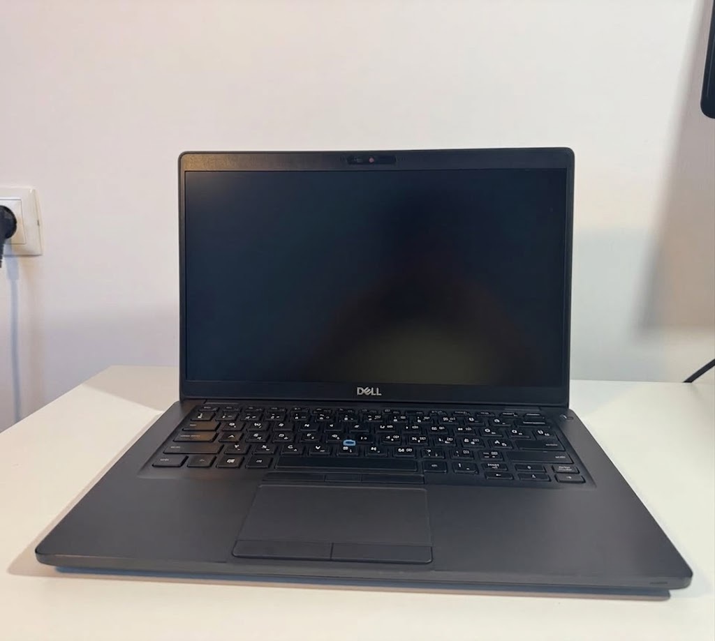 Eladó felújított, garanciális Dell 5400 laptop Szegeden – azonnal elvihető