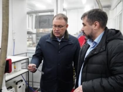 Илья Середюк ознакомился с образцами спецтехники для СВО, производимой в Кузбассе