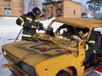 В пожарно-спасательных отрядах проходят соревнования по ликвидации последствий ДТП