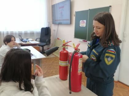 Инспектор государственного пожарного надзора рассказала старшеклассникам о значении и важности работы пожарных