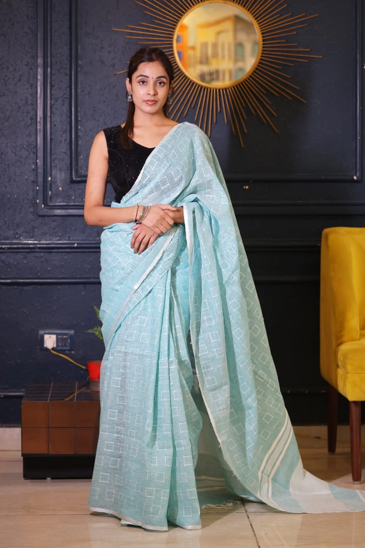 Premium  Linen Saree with Geometric Weave - Image 2