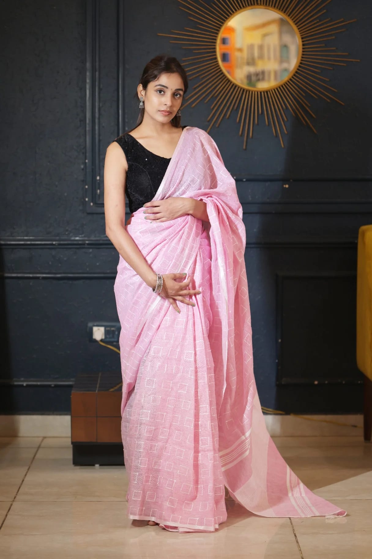 Blush Pink Premium Linen Handloom Saree - Image 2